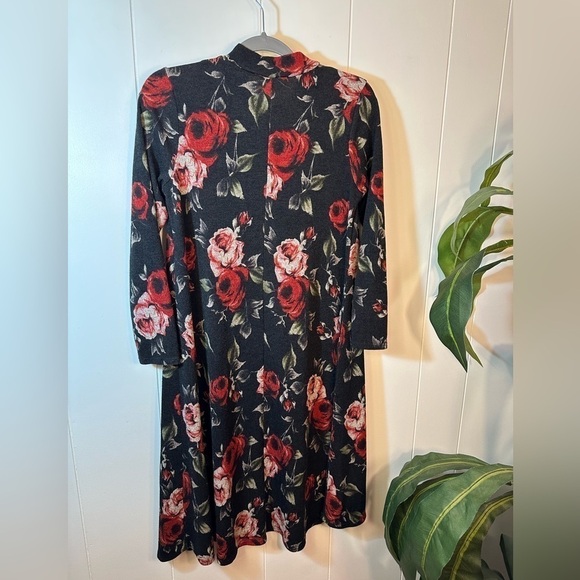 BomBom Women’s Soft Black and Red Floral Midi Dress Size Medium - Picture 4 of 8